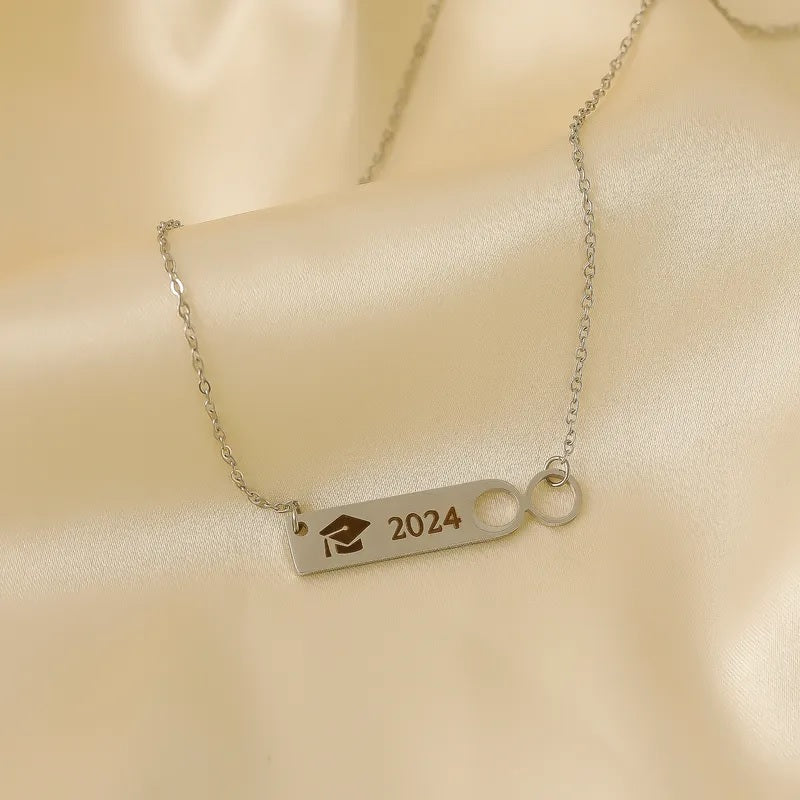 Collar de Acero Inoxidable, Boutique, Graduación, 2024, Infinito, Estilo Casual, Birrete, Números, Enchapado, Bisutería Fina, Unisexo, Colgante